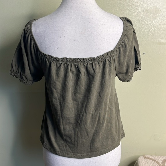 American Eagle Outfitters Green off shoulder short Sleeve Crop top size XS, NWT - Picture 11 of 11